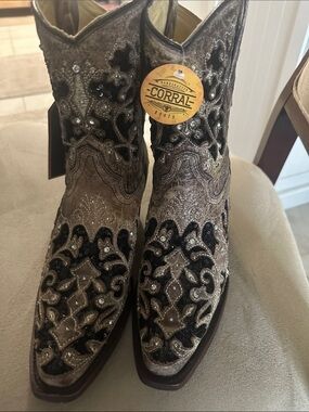 CORRAL GLITTER INLAY FLORAL OVERLAY WITH CRYSTALS & STUDS BROWN COWBOY BOOT